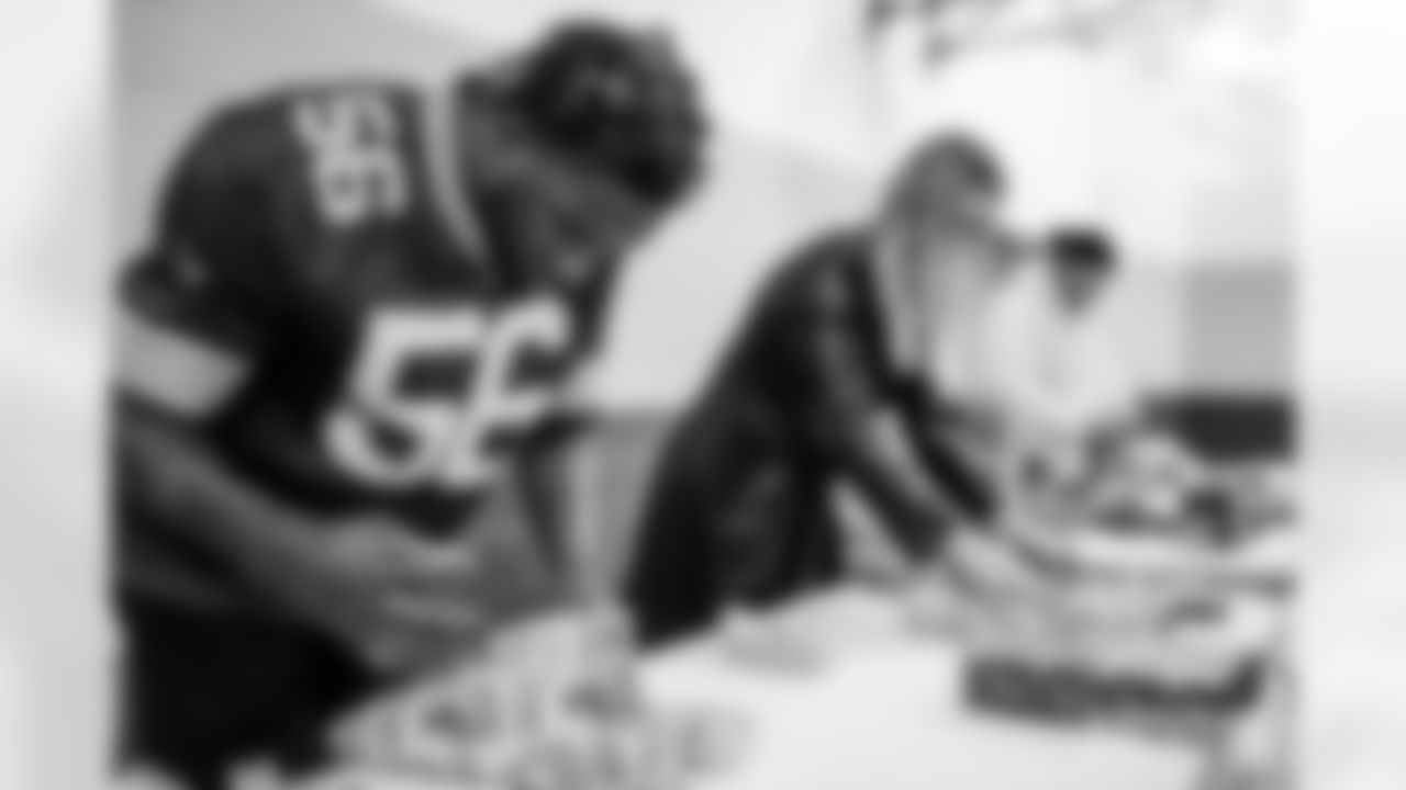 251222_Edgerrin Cooper Toy Drive_MM_0159