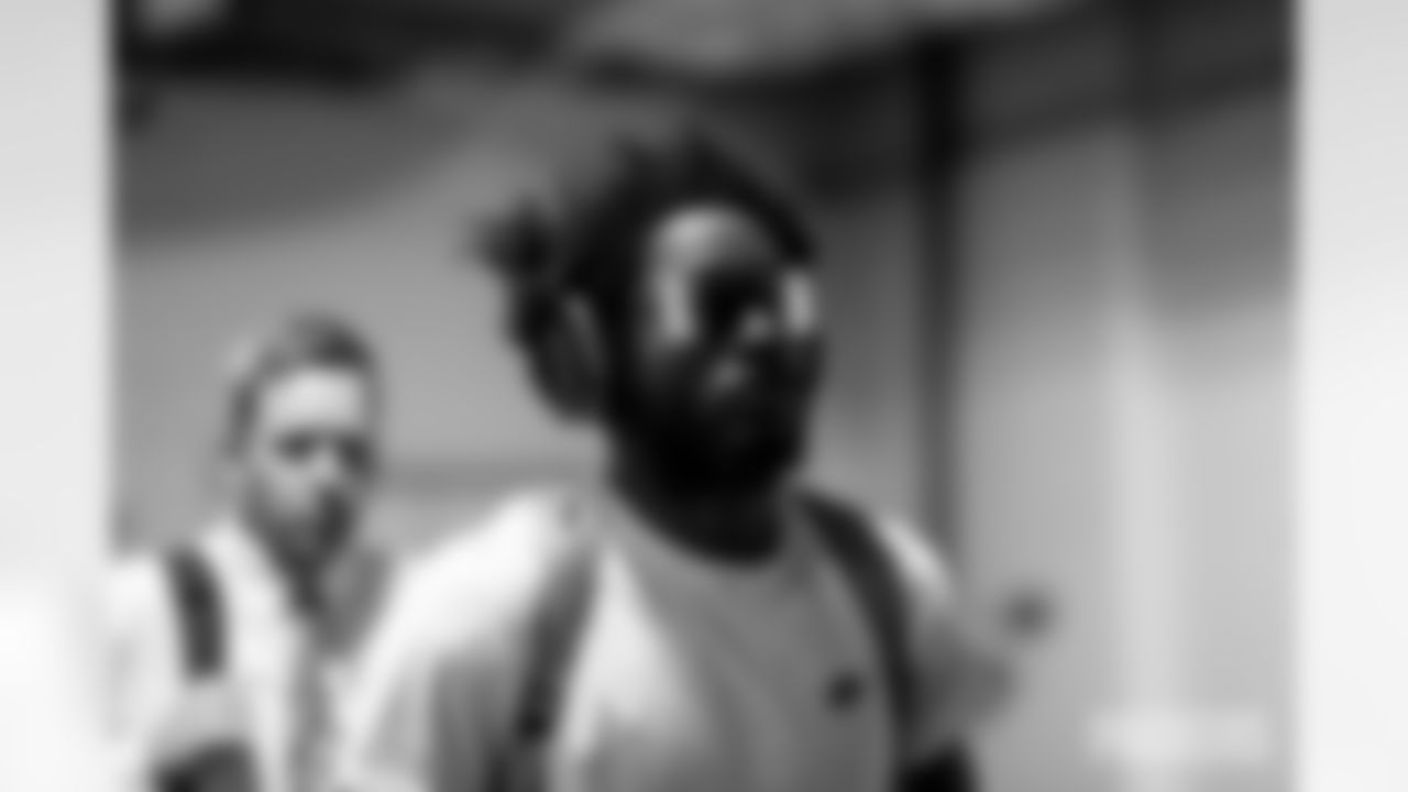 packers-titans-arrivals-B-EP-015