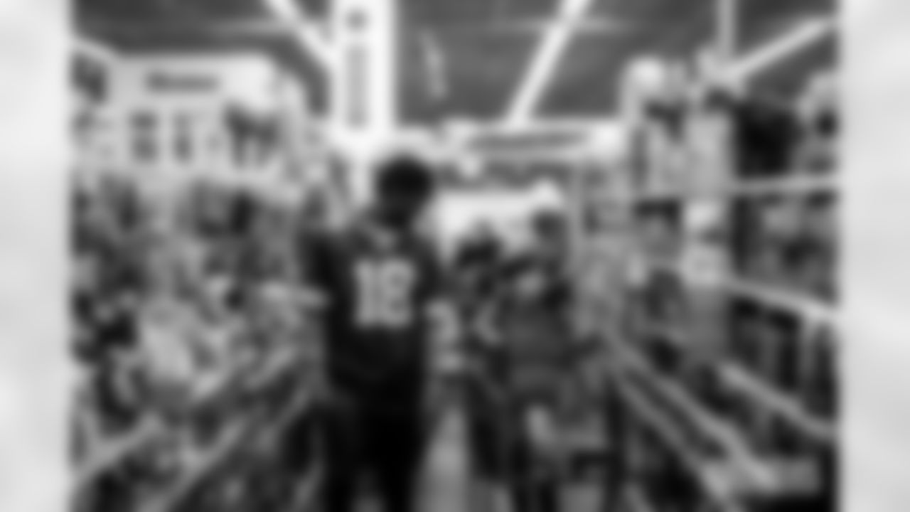 241210-Meijer-Shopping-A-EP-007