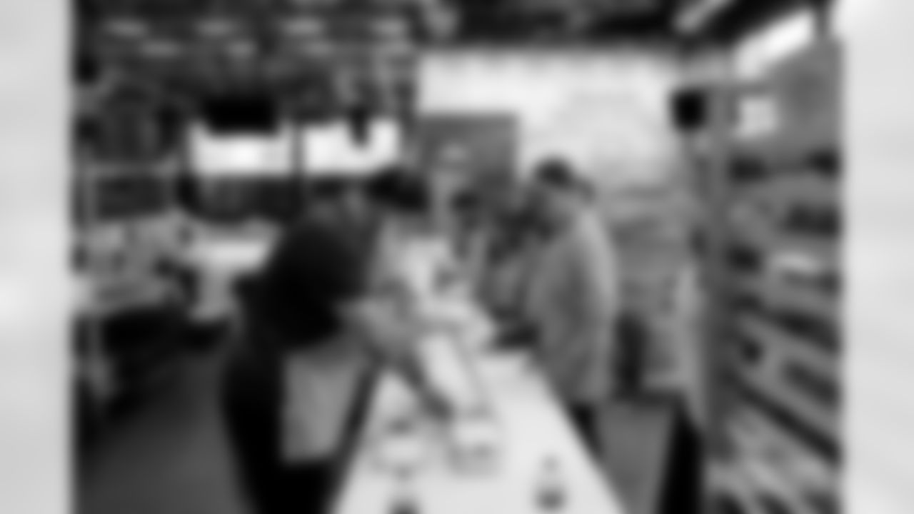 231122-thanksgiving-edits-martens29