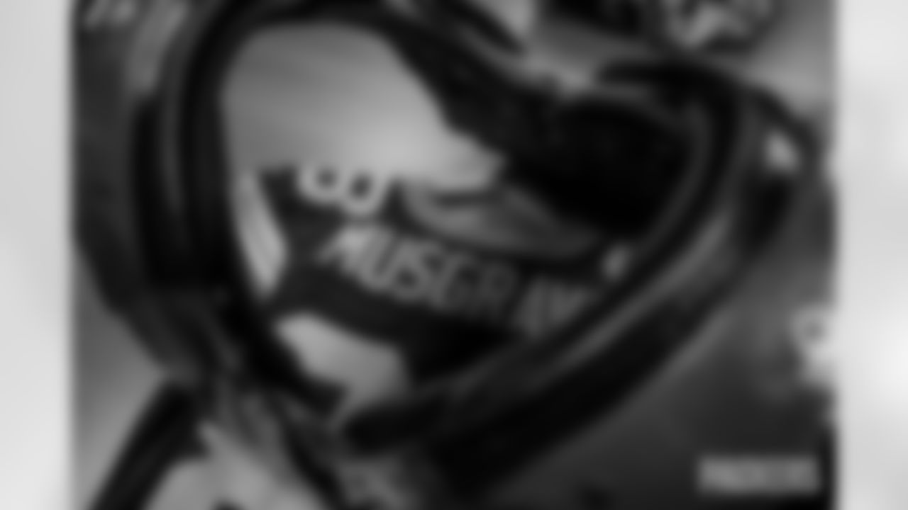 251110-packers-eagles-locker-bobber-034