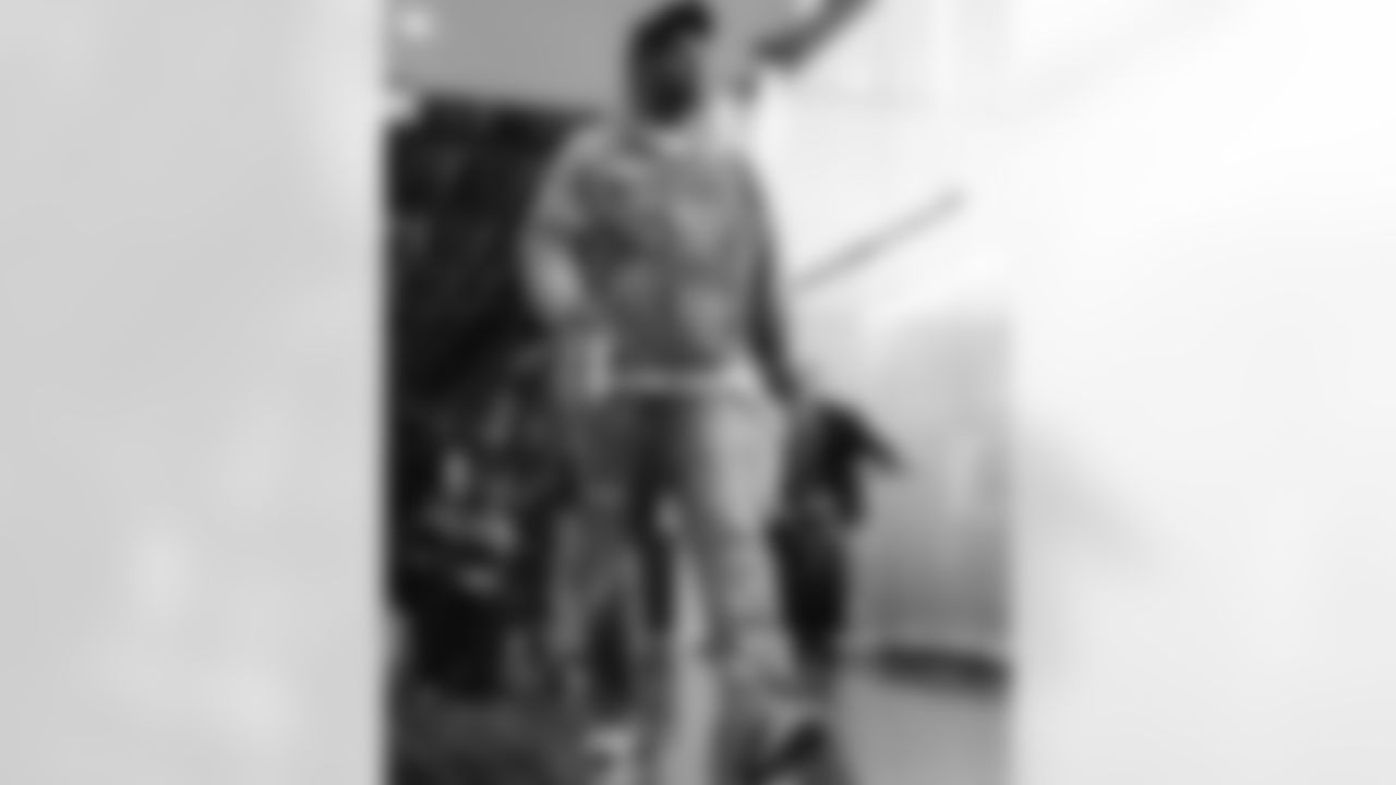 112425_CARatSF_AS306098