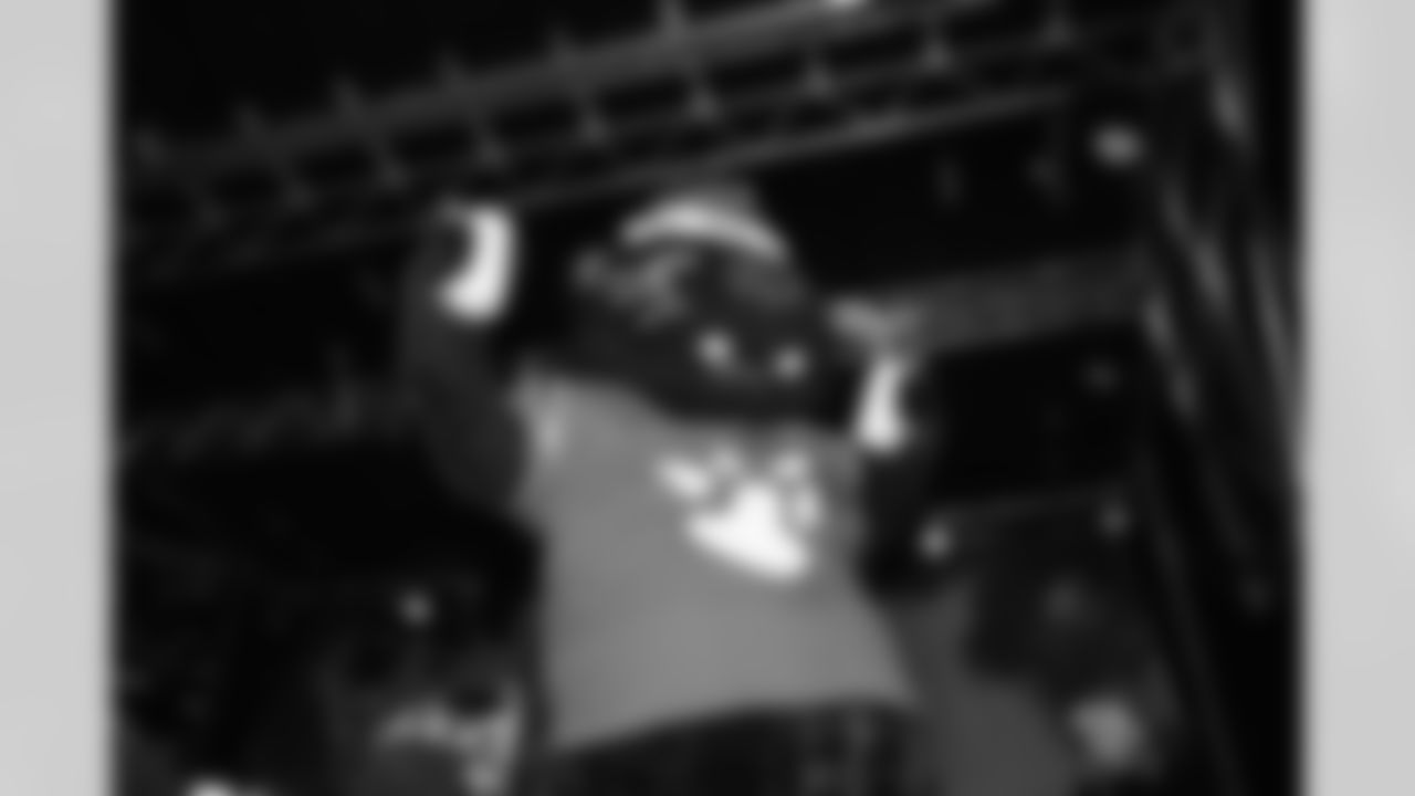 111825_TreeLighting_Selects-7803