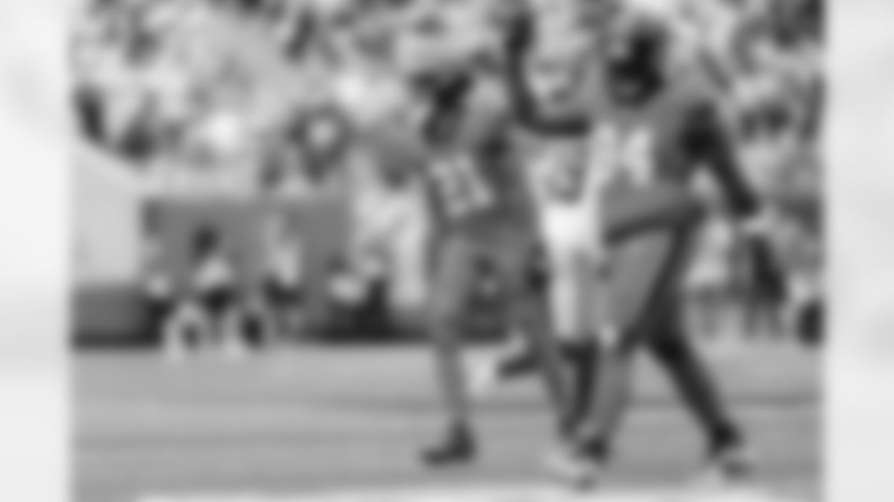101225_DALvsCAR_AS108648