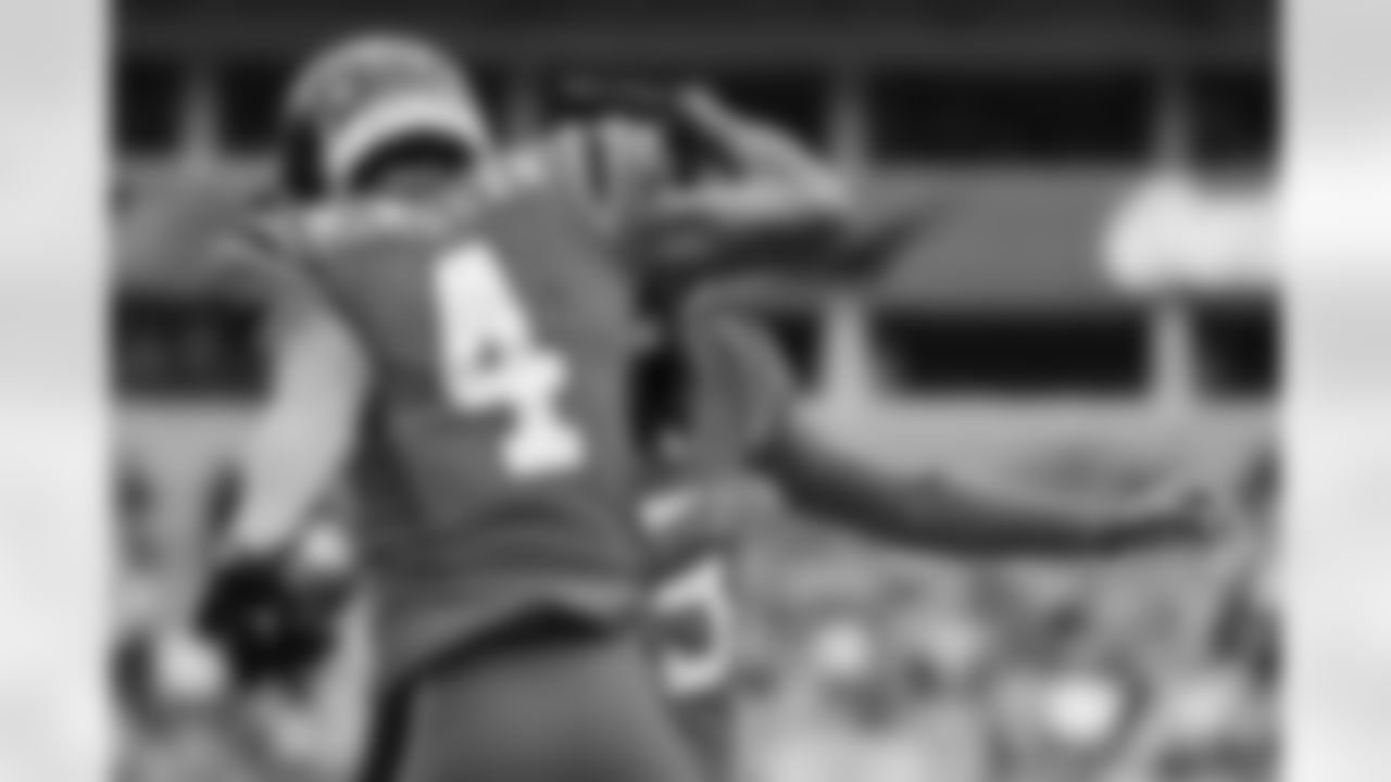 101225_DALvsCAR_LW1_8808