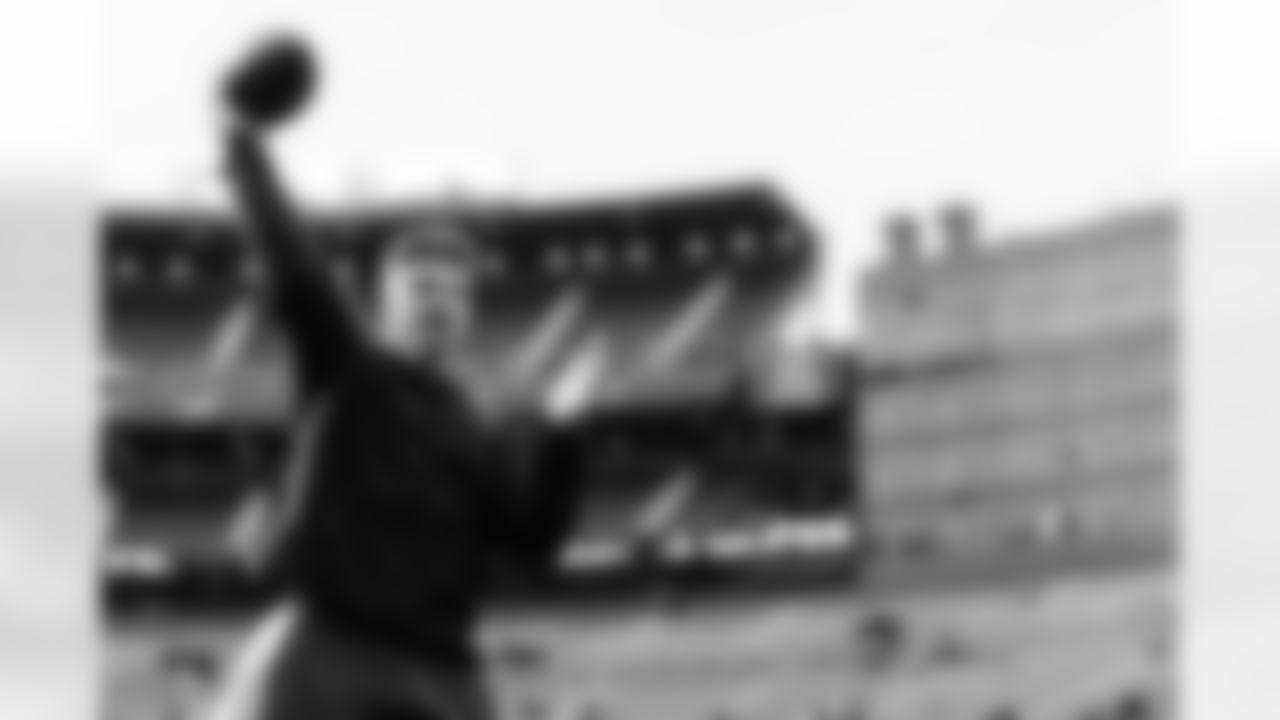 110225_CARatGB_AS204086