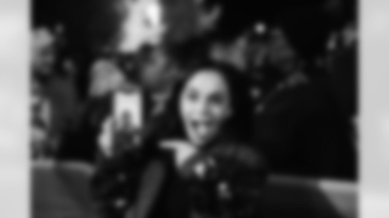 111825_TreeLighting_Selects-8158