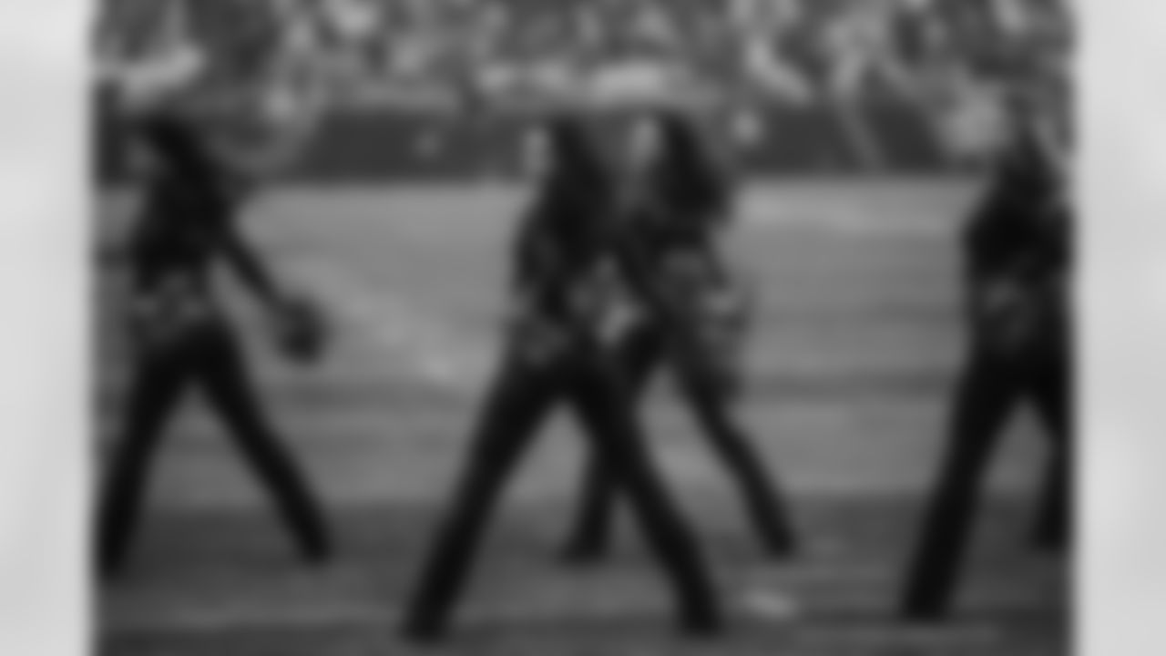 251130 ENT vs LA Rams TopCats-51