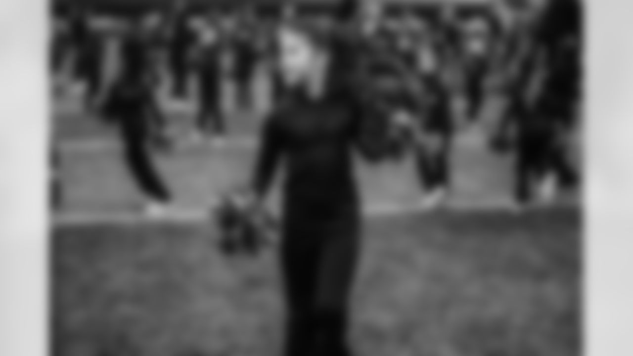 251130ENTvsLARamsHaltime-31