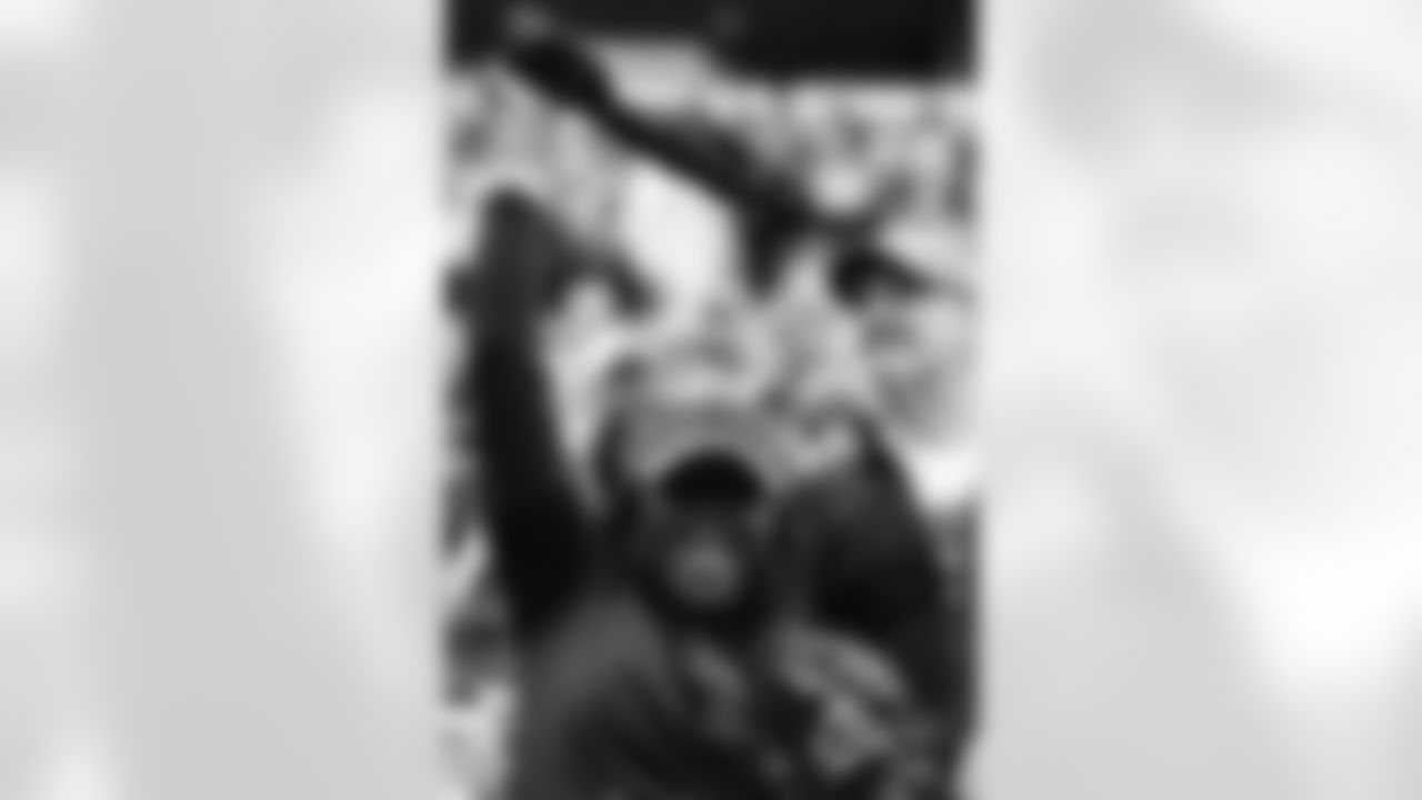 101225_DALvsCAR_KJ2_0348