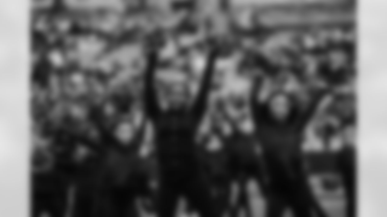 251130ENTvsLARamsHaltime-40