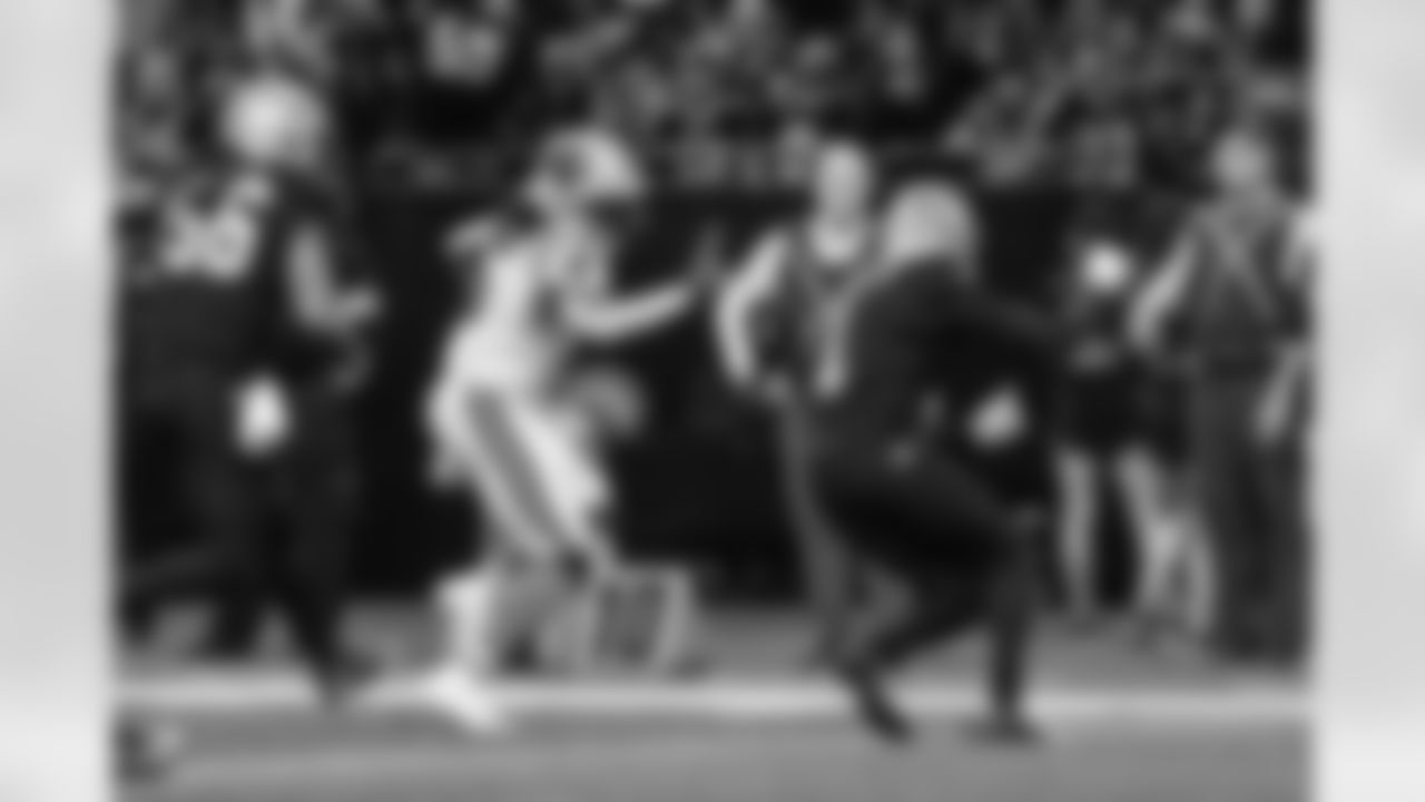 121425_CARatNO_AS206687