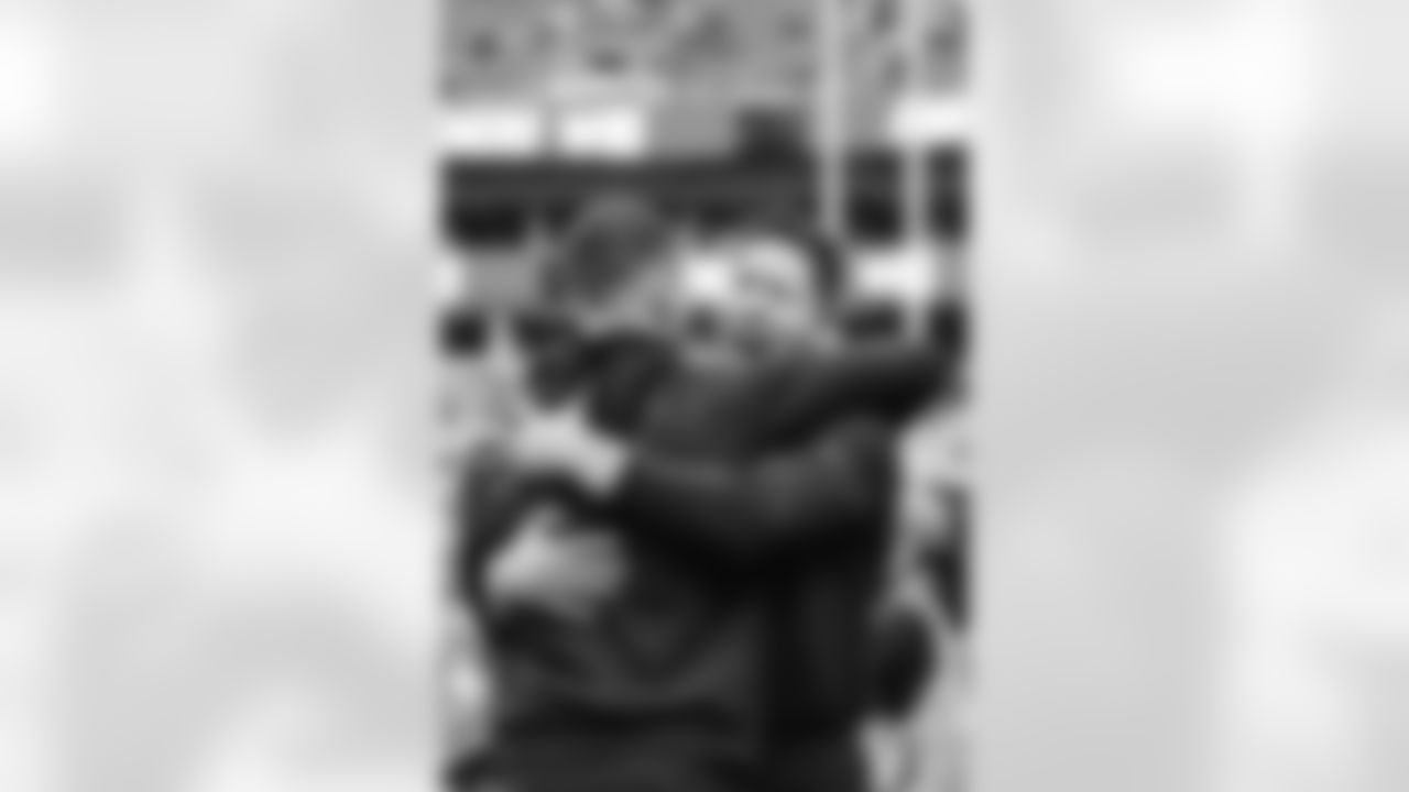 101225_DALvsCAR_DSC_7746