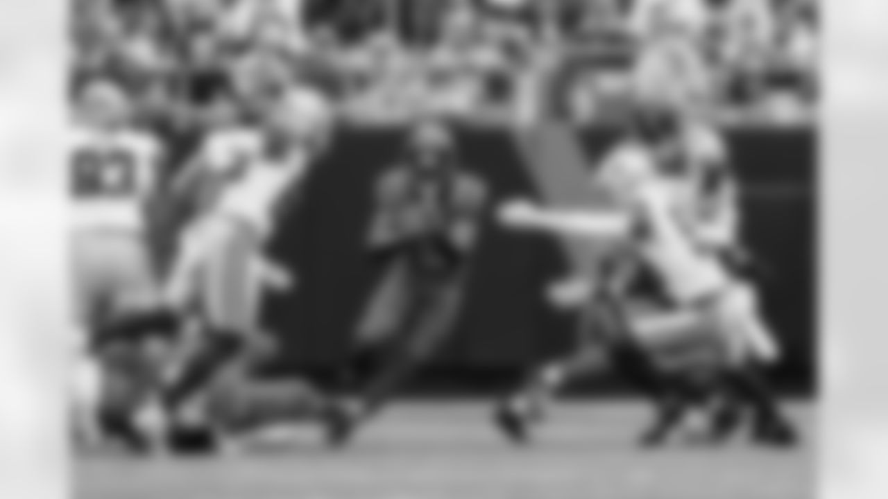 101225_DALvsCAR_AS101580