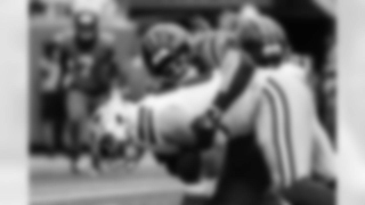 101225_DALvsCAR_LW1_8517