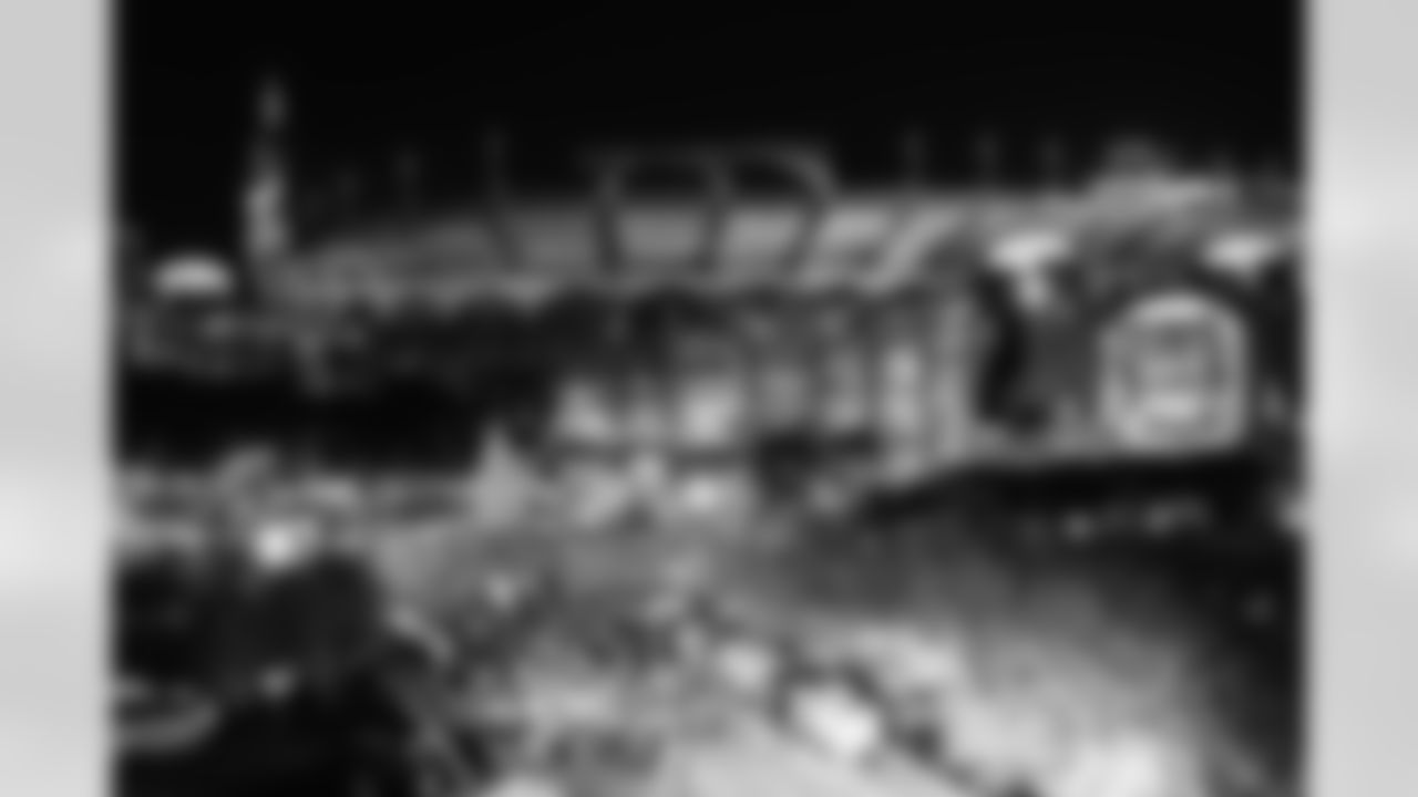 111825_TreeLighting_Selects-100129