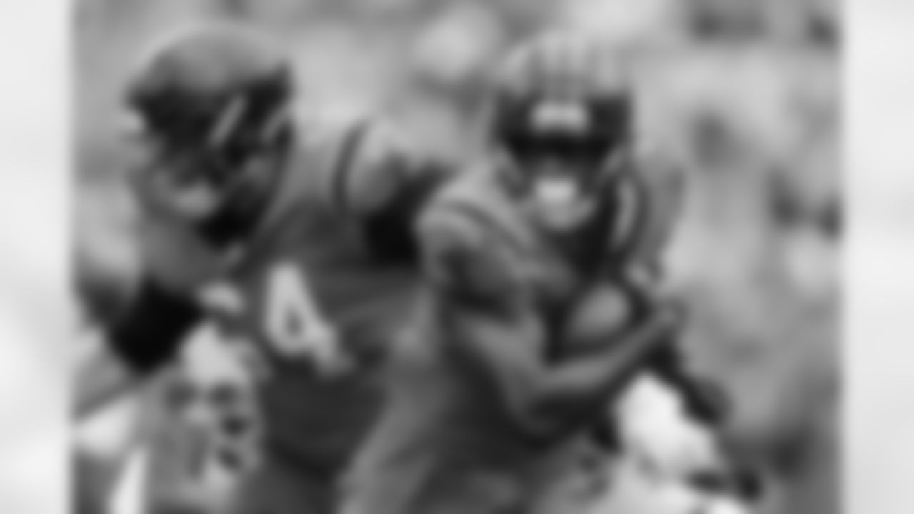 101225_DALvsCAR_LW1_7932