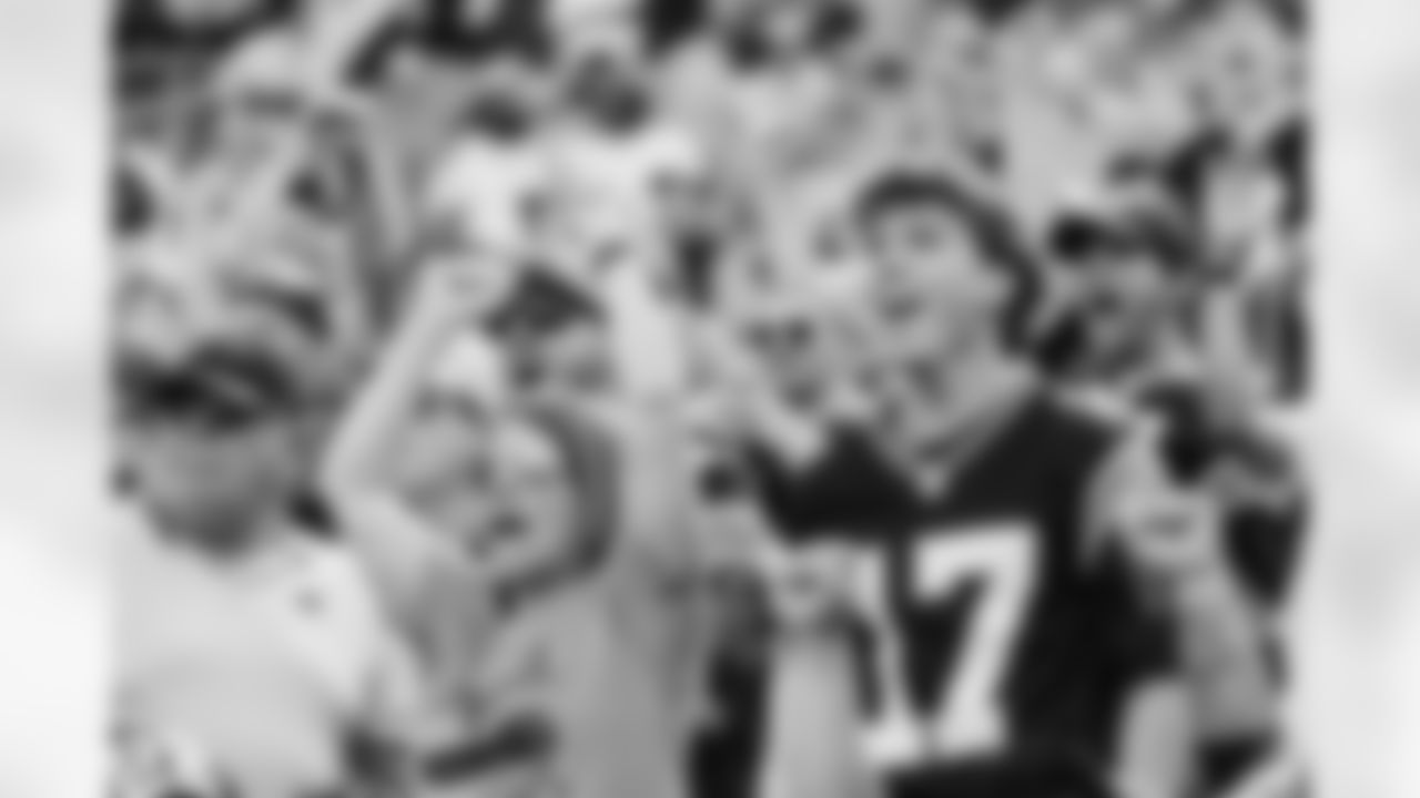 100525_CARvsMIA_KJ2_9852
