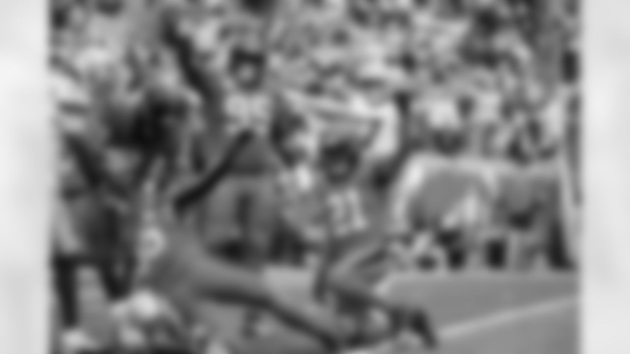 101225_DALvsCAR_LW1_8543
