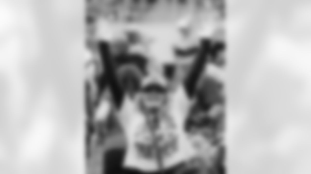 101225_DALvsCAR_KJ2_0389