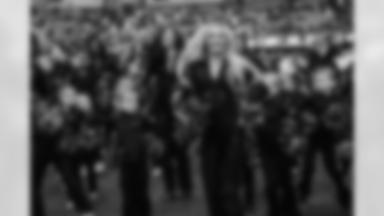 251130 ENT vs LA Rams TopCats-87