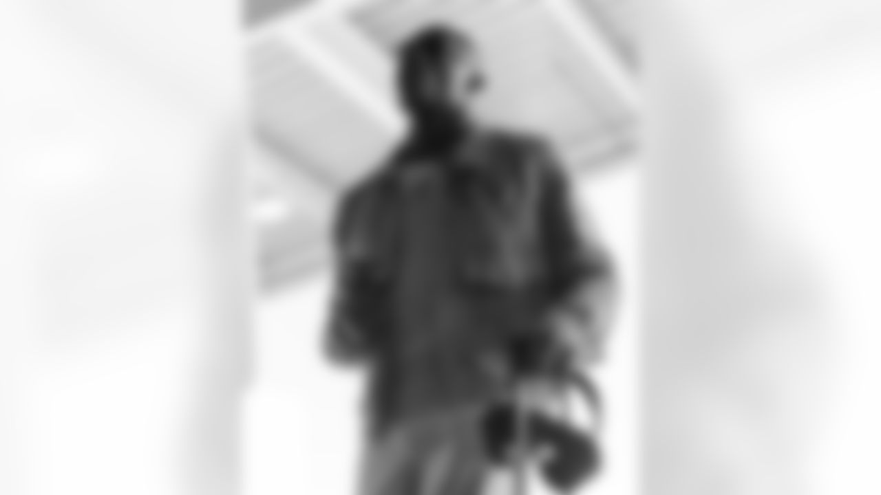 112425_CARatSF_AS305833