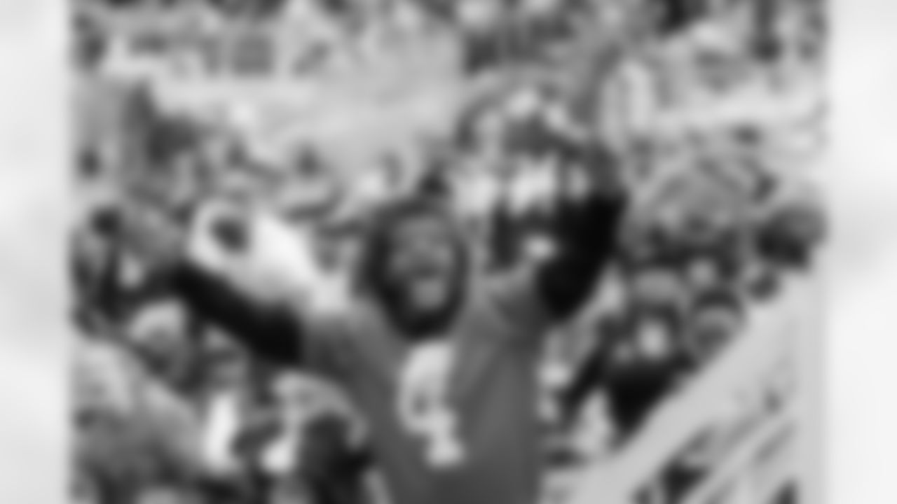 101225_DALvsCAR_KJ2_0512