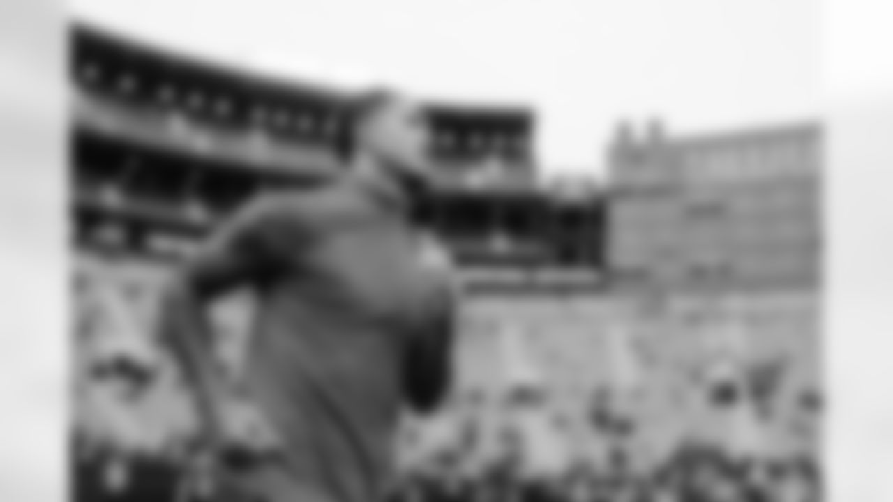 110225_CARatGB_AH304287