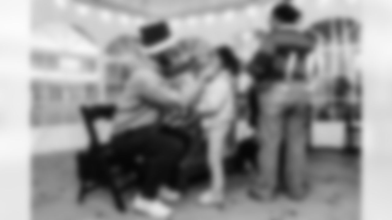 111825_TreeLighting_Selects-109825