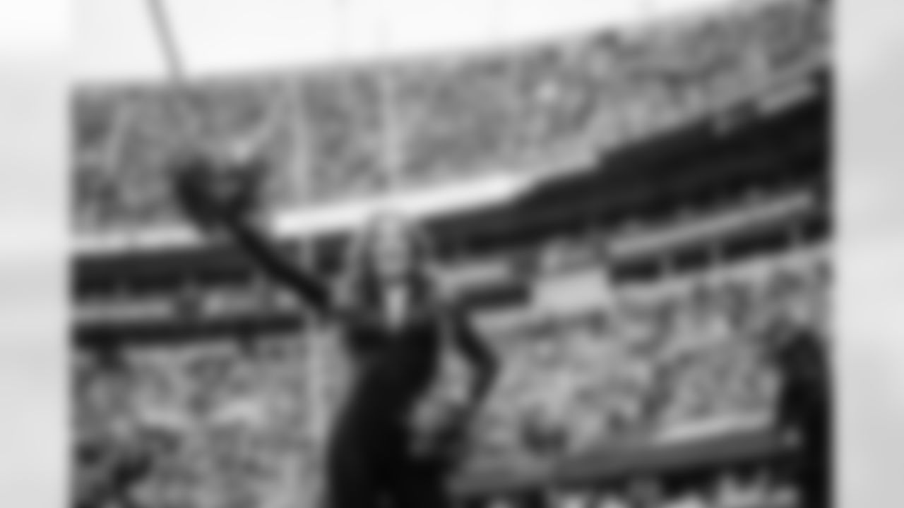 251130 ENT vs LA Rams TopCats-246