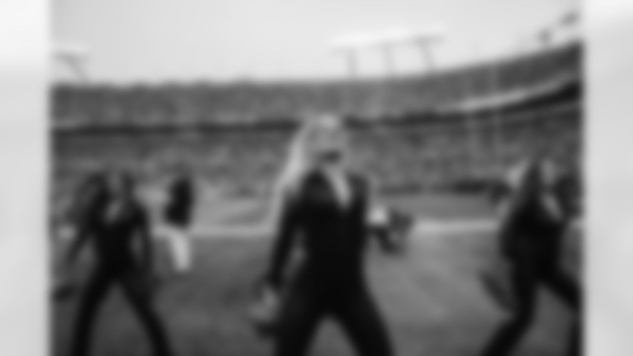 251130 ENT vs LA Rams TopCats-171