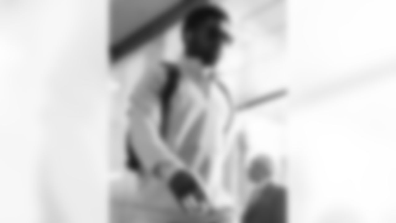 112425_CARatSF_AS305984