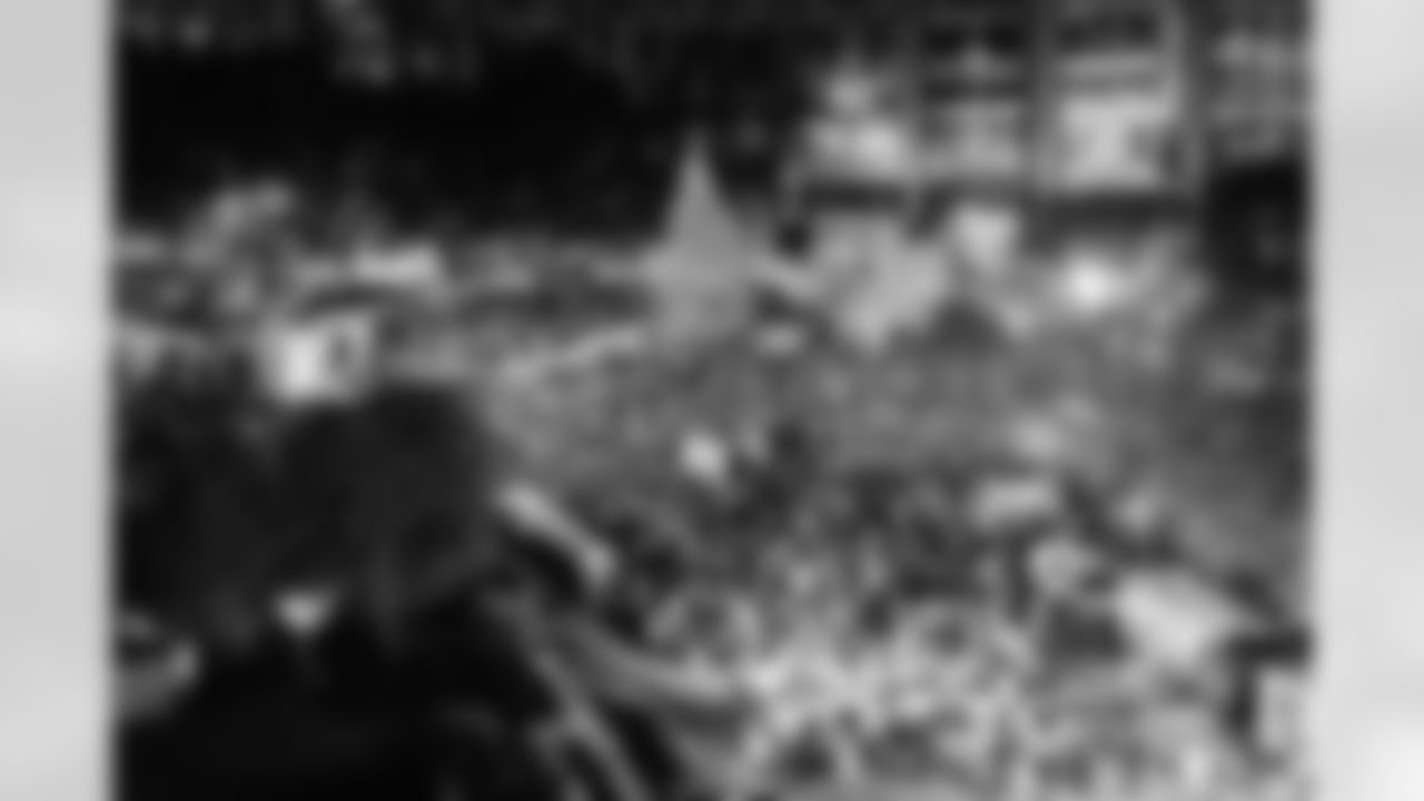 111825_TreeLighting_Selects-100097