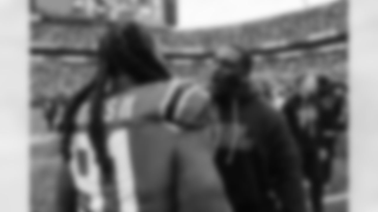 101225_DALvsCAR_AS300830