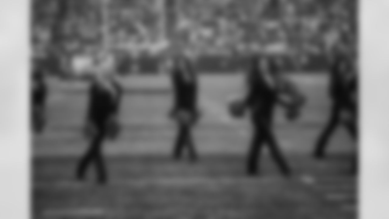 251130 ENT vs LA Rams TopCats-56