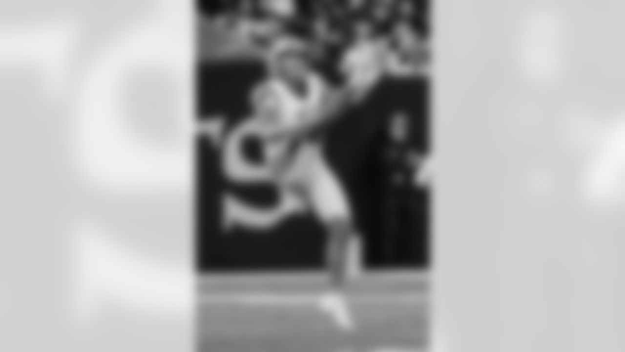 121425_CARatNO_AS104929