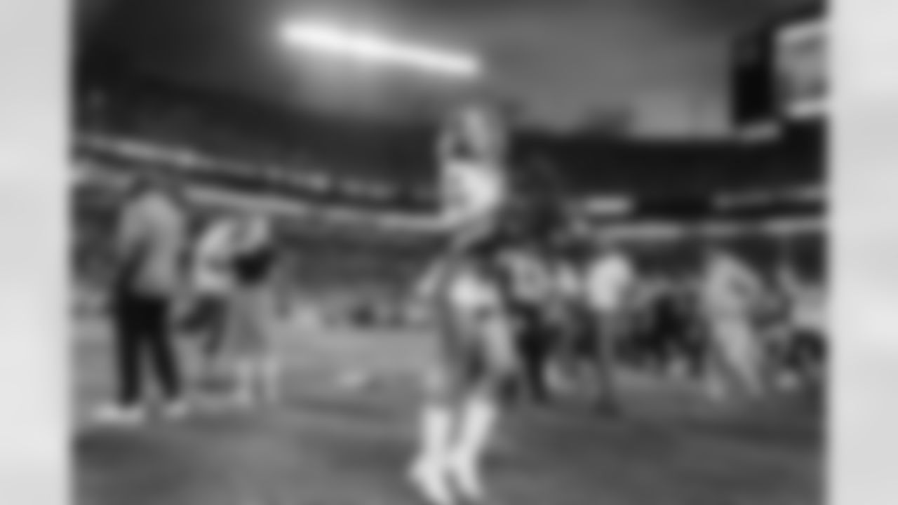 #1-250821CarvsPitt_TopCats-341