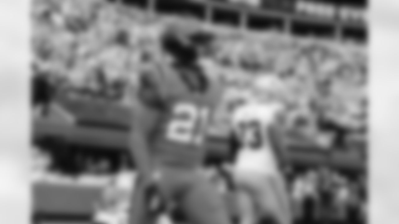 101225_DALvsCAR_LW1_8343