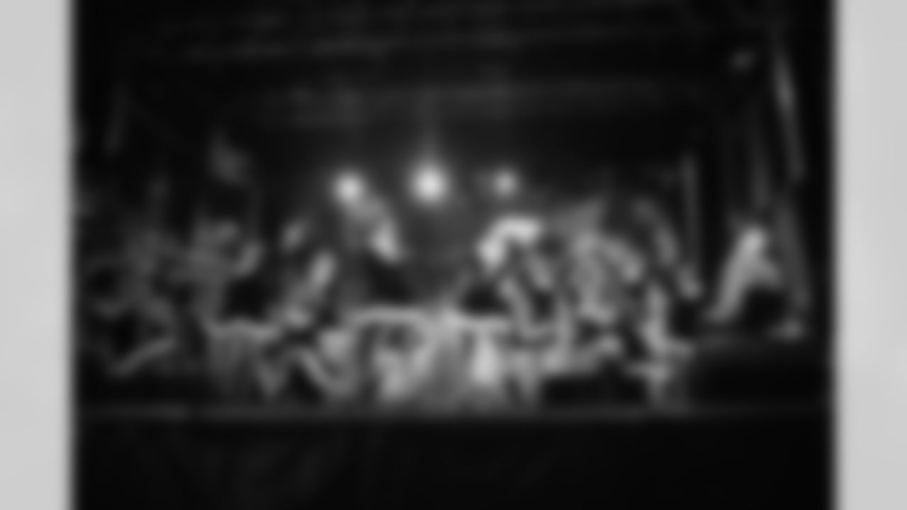 #10 111825_TreeLighting_Selects-7313