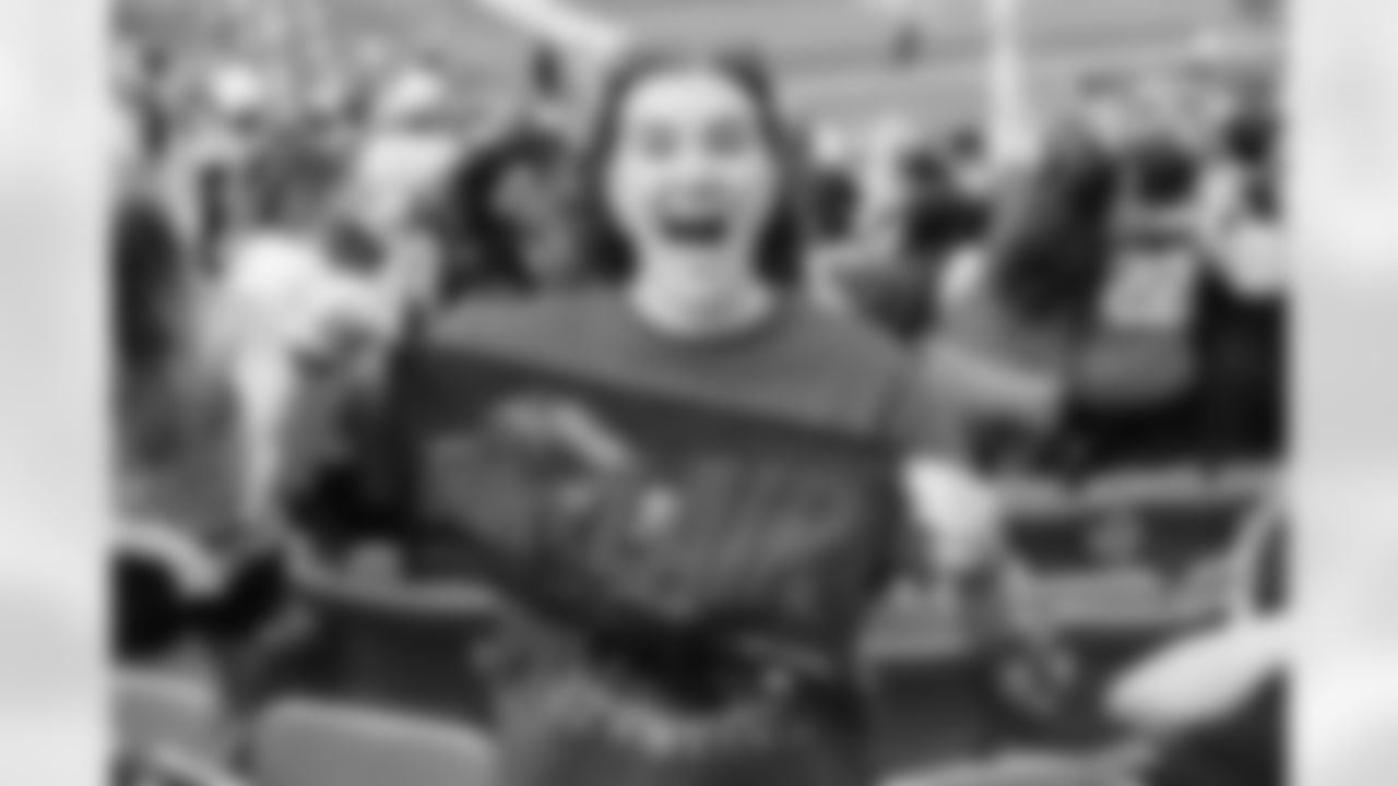 100525_CARvsMIA_LB2_8222