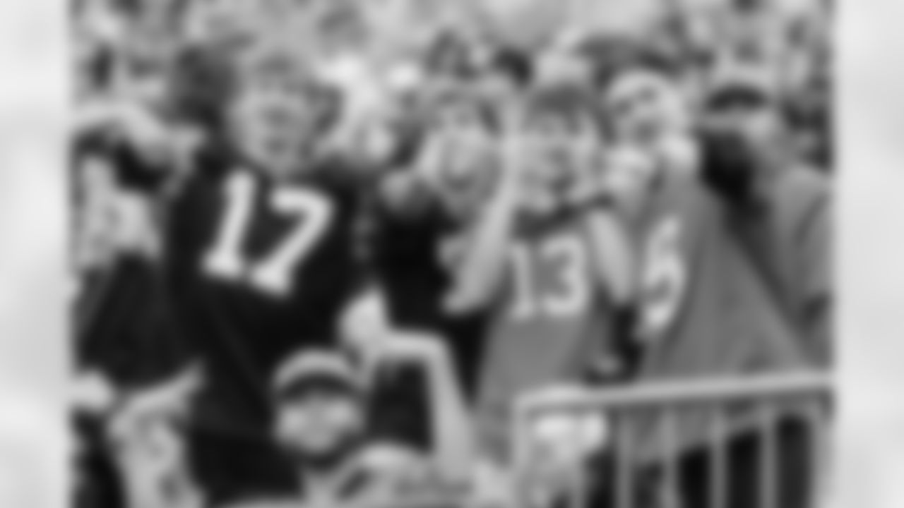 101225_DALvsCAR_KJ2_0427