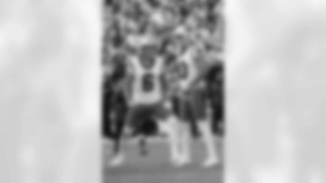 110225_CARatGB_AS205985