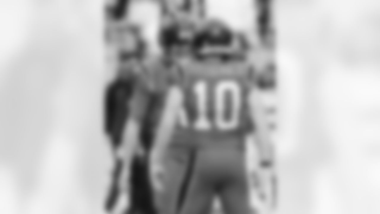 101225_DALvsCAR_AH307636-2