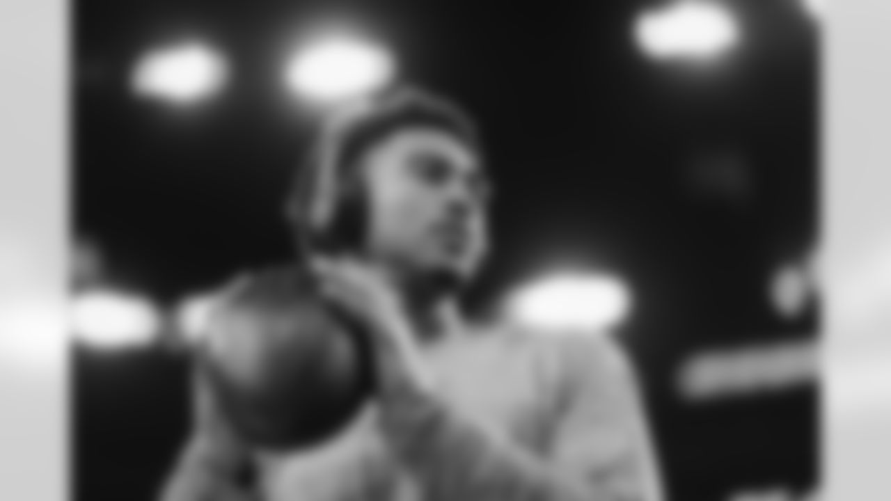 121425_CARatNO_AH100743