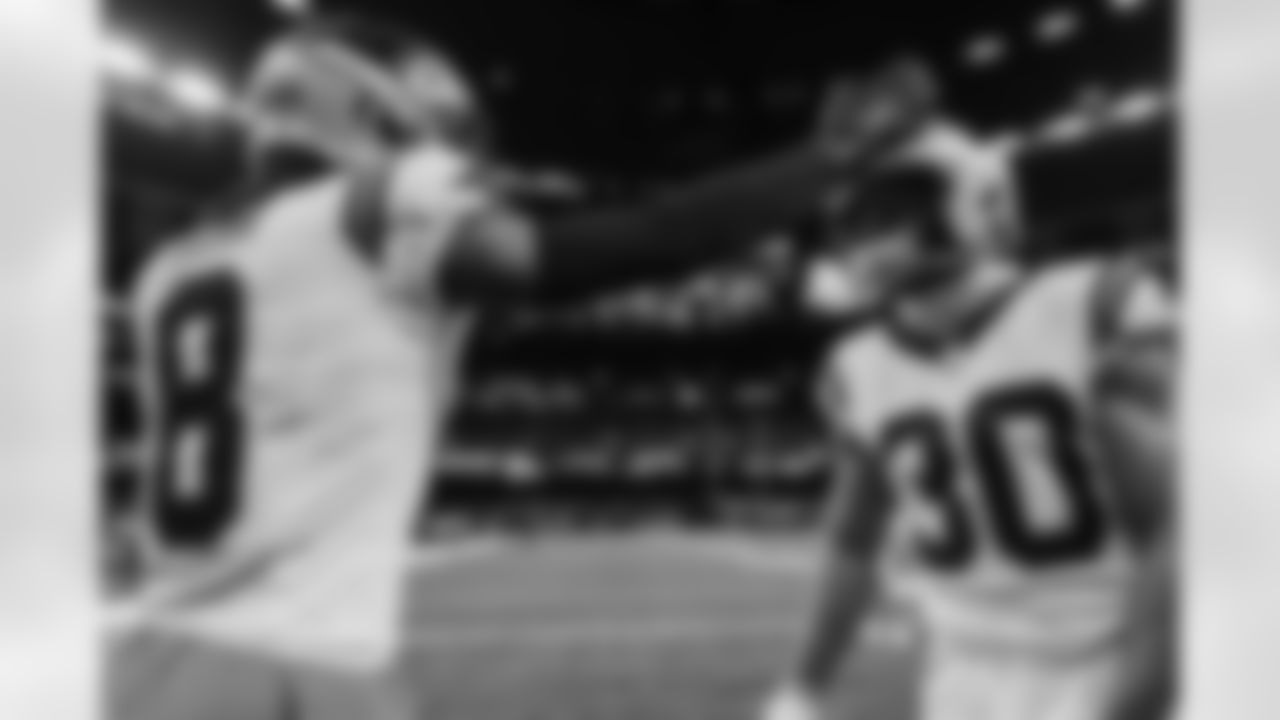 121425_CARatNO_AS302670