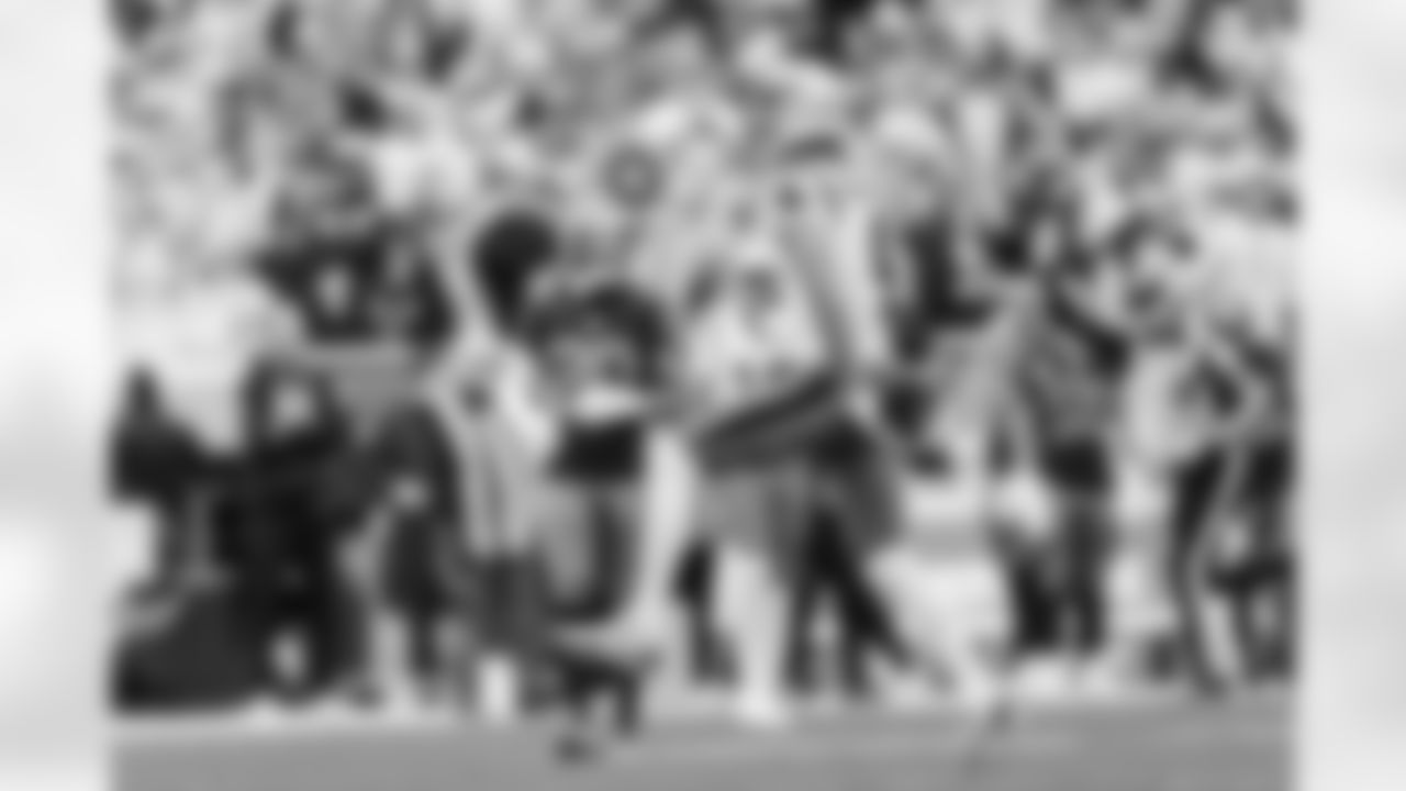 110225_CARatGB_AH201091