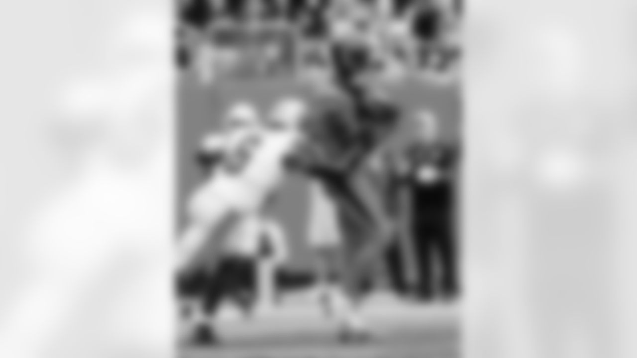 101225_DALvsCAR_AS102533