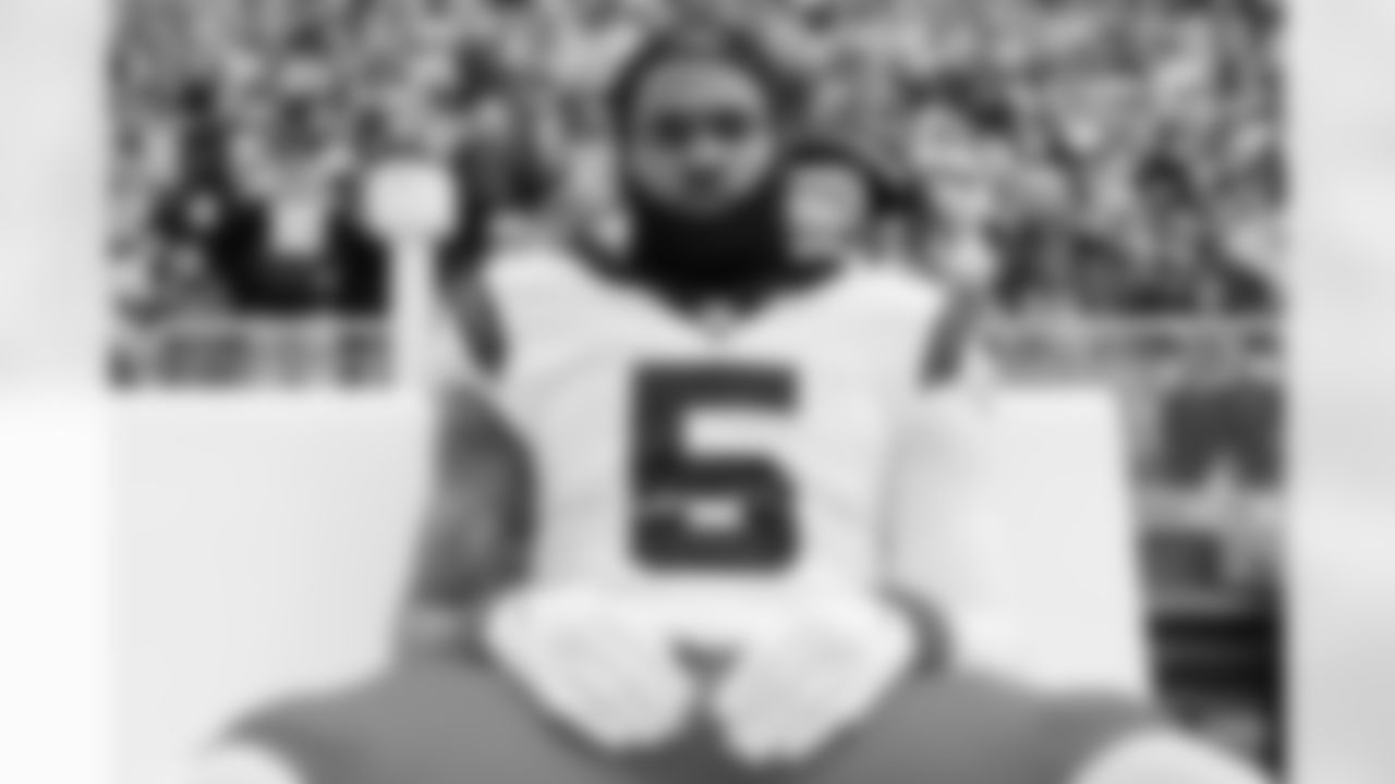 110225_CARatGB_AH304405