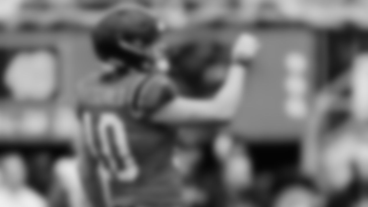 101225_DALvsCAR_AS108811-2