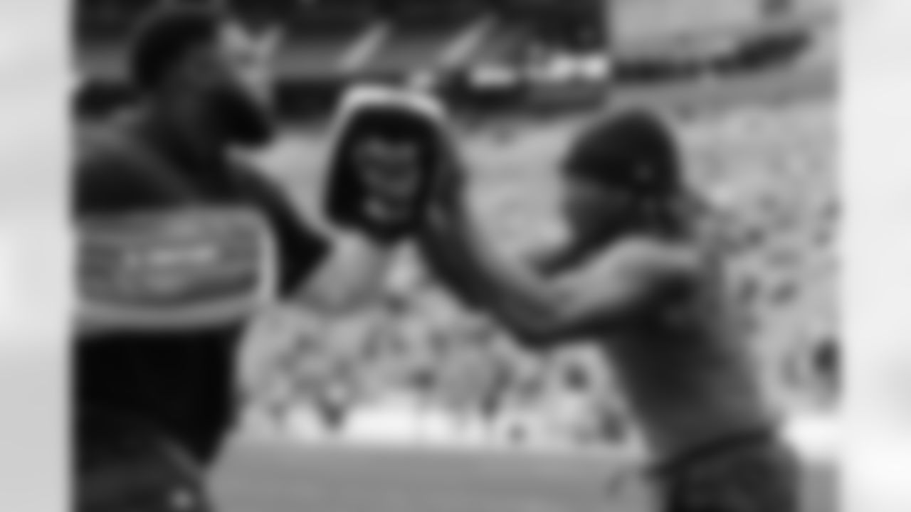 110225_CARatGB_AS204419